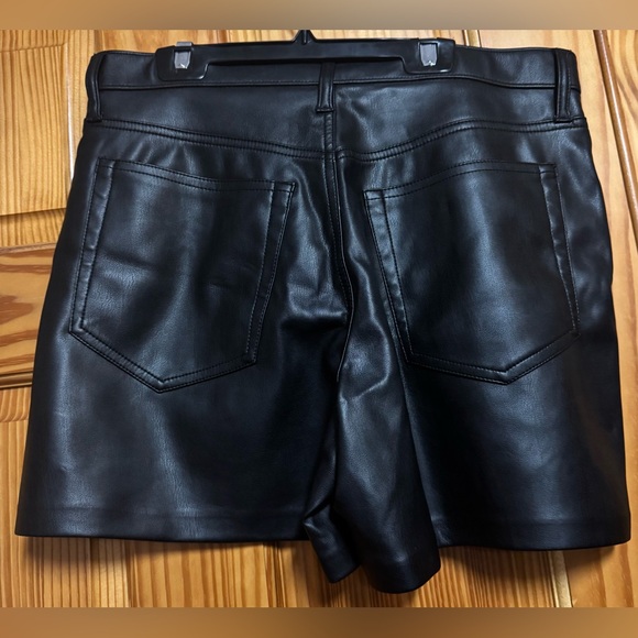 Abercrombie & Fitch Vegan Leather The Dad Short High Rise Shorts - Picture 2 of 4